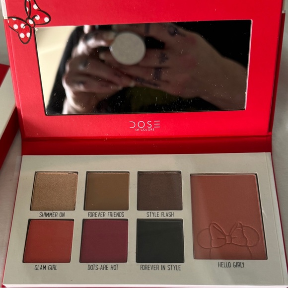 ‼️SOMEONE I RECENTLY PURCHASED FROM ACCIDENTALLY SENT ME A MINNIE MOUSE PALETTE - Picture 2 of 4